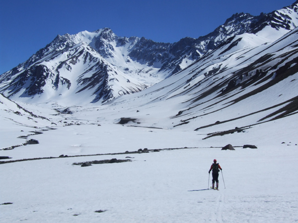 Heading in to the mountains and the Quebrada Matienzo. The big peak is the 4900m high Matienzo, 