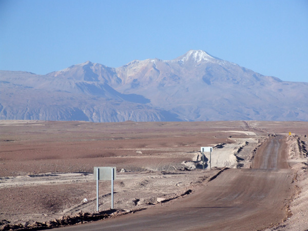  Cerro del Leon form the road to Ayquina, near Calama