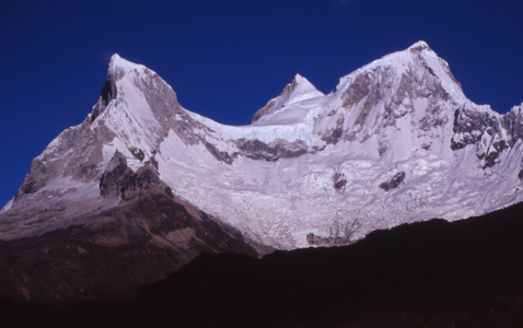 ??Huandoy from Chopicalqui, Cordillera Blanca, Huaraz