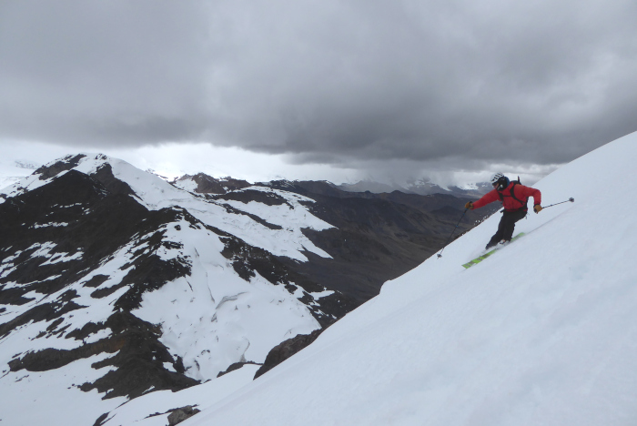 Skiing from the summit of Comercocah, Cordillera Vilcanota, Peru. Foto of Louis taken on our recent Peru Ski Explorer expedition. 